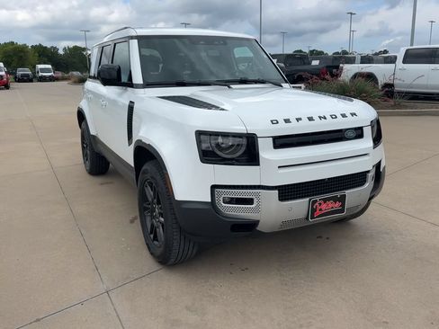 Used 2025 Land Rover Defender 110 S AWD/4WD image 2