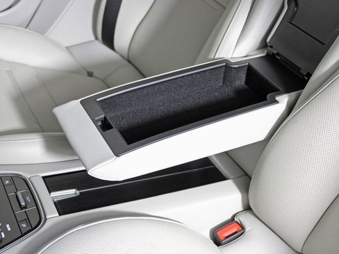 Used 2023 Porsche Panamera 4 Platinum Edition w/ Assistance Package image 35