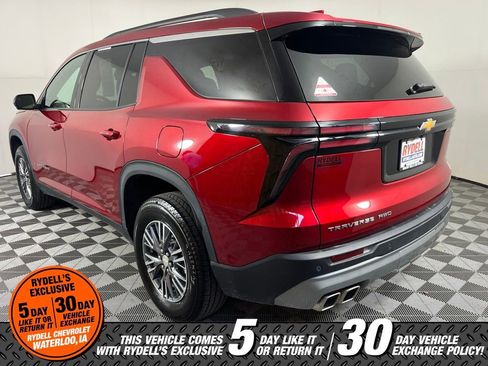 Used 2025 Chevrolet Traverse LT w/ Driver Confidence Package AWD/4WD image 8