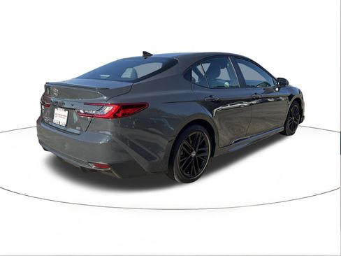 Used 2025 Toyota Camry SE w/ Convenience Package FWD image 4