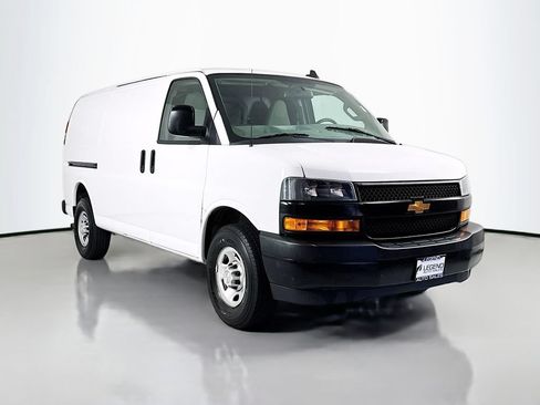 Used 2021 Chevrolet Express 2500 w/ Driver Convenience Package RWD image 3