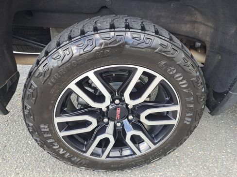 Used 2025 GMC Sierra 1500 AT4 w/ AT4 Premium Package AWD/4WD image 18