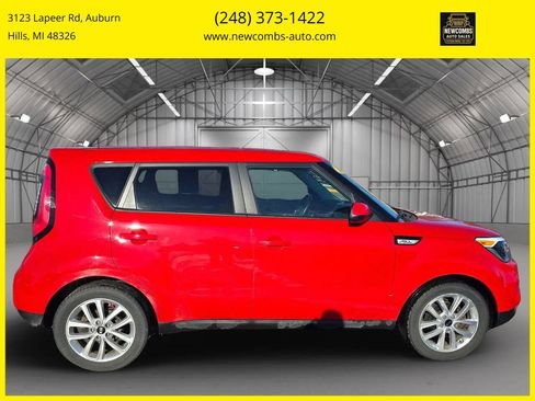 Used 2017 Kia Soul + image 8