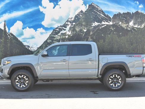 Certified 2023 Toyota Tacoma TRD Off-Road w/ TRD Premium Off Road Package AWD/4WD image 7