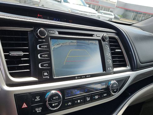 Used 2019 Toyota Highlander Limited FWD image 17