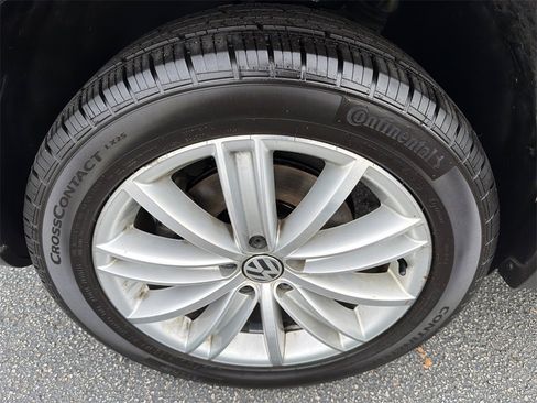 Used 2016 Volkswagen Tiguan SE image 11
