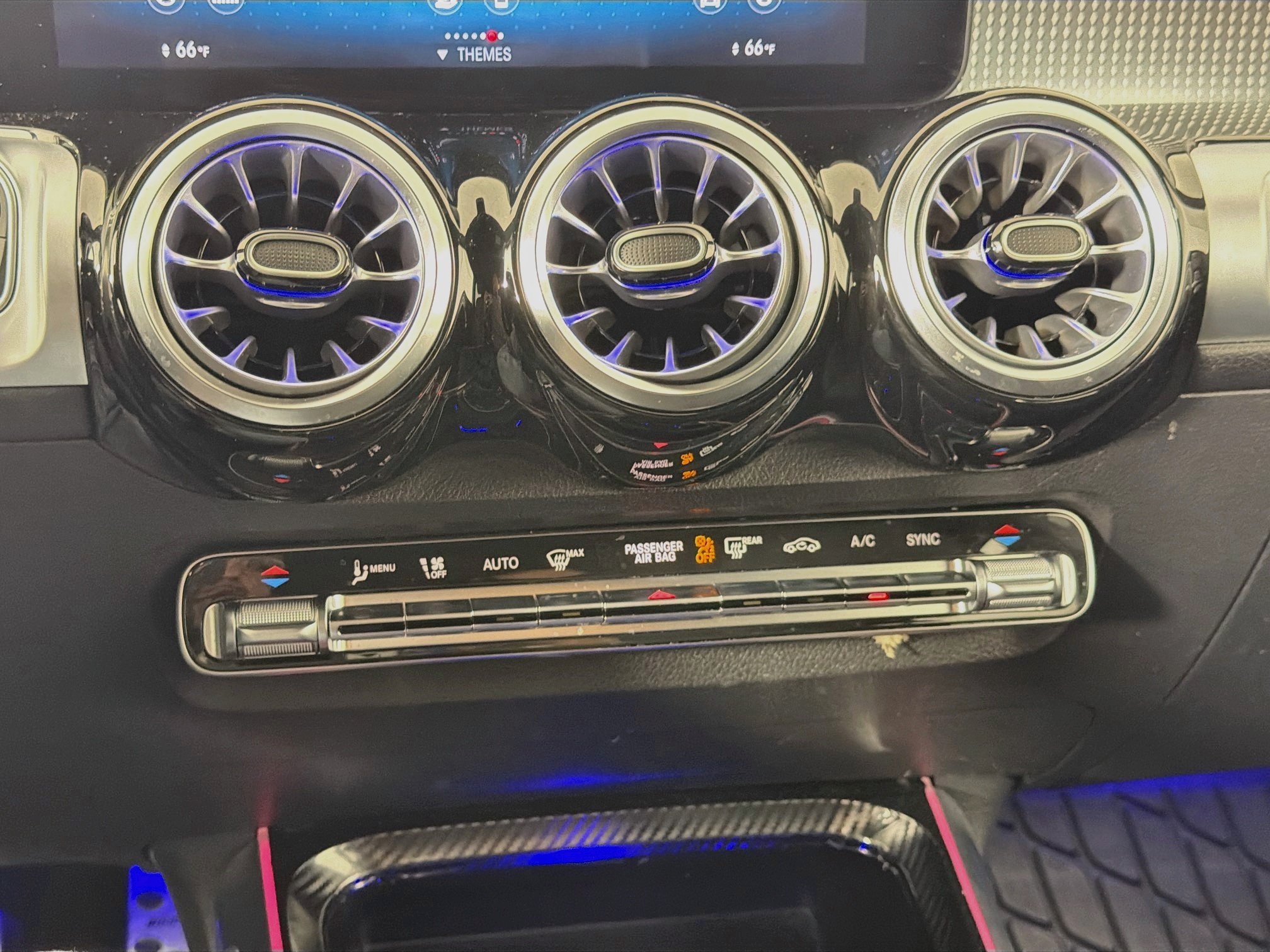 Used 2022 Mercedes-Benz GLB 250 4MATIC image 23
