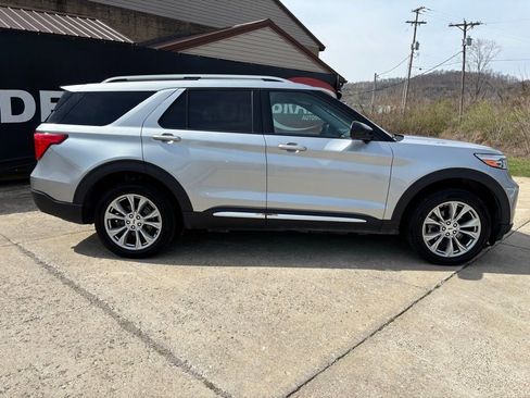 Used 2023 Ford Explorer Limited image 8