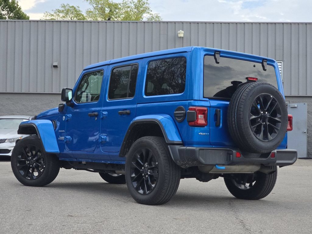 Used 2024 Jeep Wrangler Unlimited Sahara AWD/4WD image 14