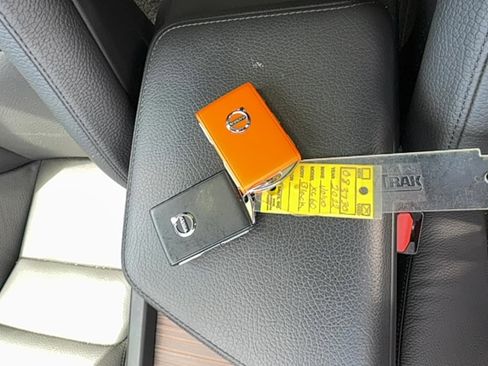 Certified 2022 Volvo XC60 B5 Momentum image 11