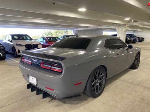 Used 2017 Dodge Challenger R/T Scat Pack w/ Leather Interior Group RWD image 4
