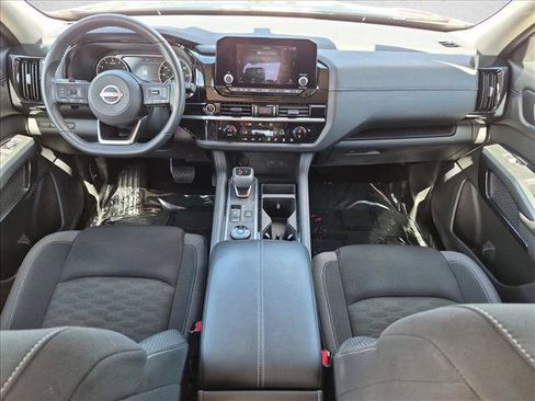 Used 2024 Nissan Pathfinder SV AWD/4WD image 18