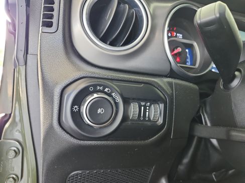 Used 2022 Jeep Wrangler Unlimited Rubicon w/ Steel Bumper Group AWD/4WD image 9