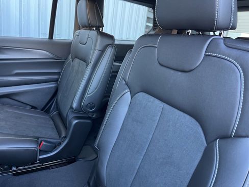 New 2025 Jeep Grand Cherokee L Altitude image 40