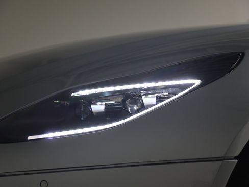 Used 2019 Aston Martin DB11 Volante RWD image 39