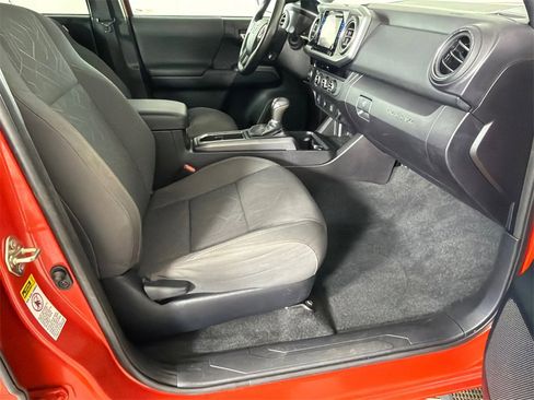 Used 2016 Toyota Tacoma TRD Sport image 14