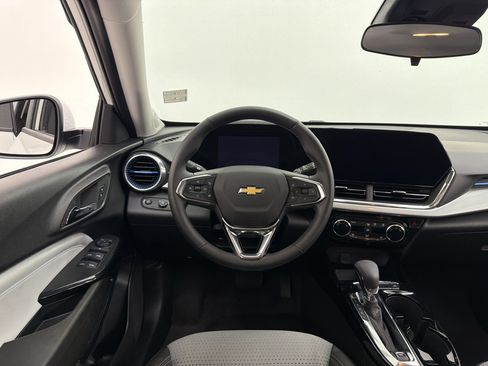 Used 2026 Chevrolet Trax LT w/ Driver Confidence Package FWD image 30
