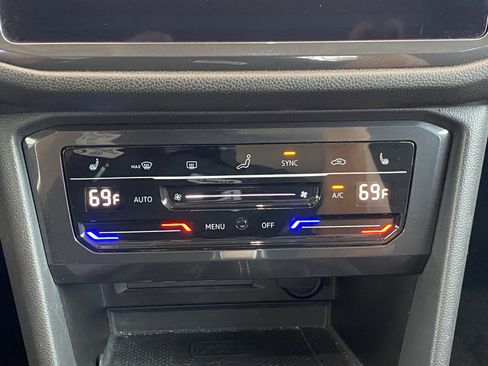 Certified 2023 Volkswagen Tiguan SE FWD image 24