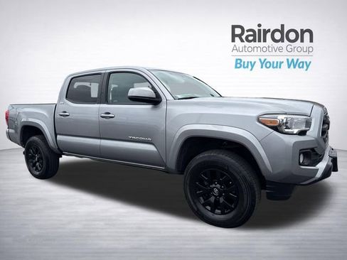 Used 2017 Toyota Tacoma SR5 w/ Tow Package image 1
