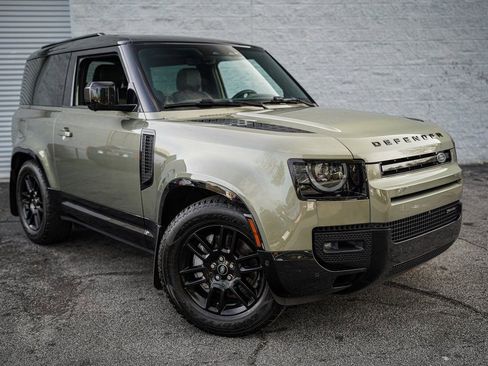 Used 2022 Land Rover Defender 90 X-Dynamic S image 9