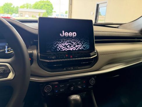 Used 2025 Jeep Compass Limited AWD/4WD image 16