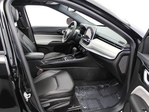 Used 2024 Jeep Compass Limited w/ Sun and Sound Group AWD/4WD image 19