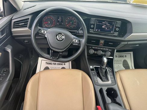 Used 2019 Volkswagen Jetta SE w/ Cold Weather Package FWD image 20