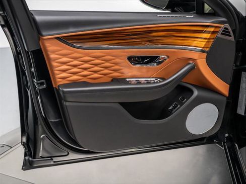 Used 2021 Bentley Flying Spur V8 image 30