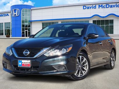 Used 2017 Nissan Altima 2.5 SL w/ 2.5 Technology Package