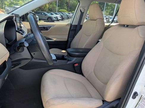 Used 2022 Toyota RAV4 LE image 25