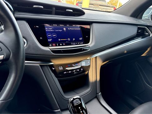 Certified 2024 Cadillac XT6 Luxury image 36