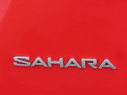 Used 2018 Jeep Wrangler Unlimited Sahara w/ Uconnect 4C Nav & Sound Group AWD/4WD image 9
