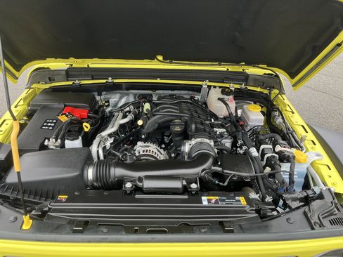 Used 2024 Jeep Wrangler Rubicon w/ Technology Group image 34