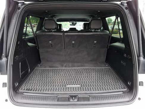 Certified 2023 Jeep Wagoneer L Series II AWD/4WD image 33