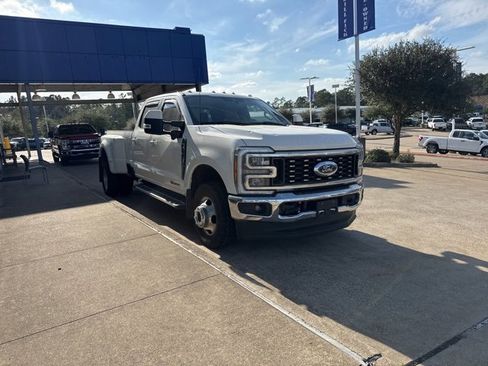 Used 2023 Ford F350 Lariat image 2