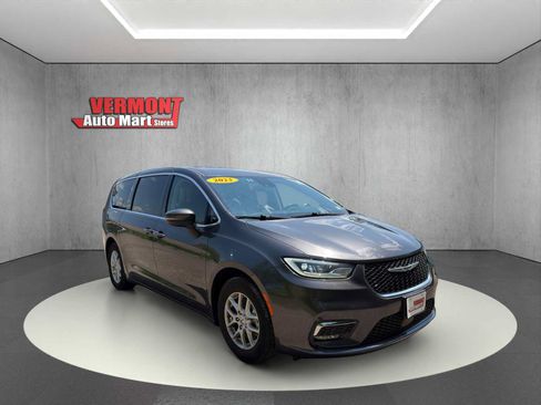 Used 2023 Chrysler Pacifica Touring-L FWD image 1