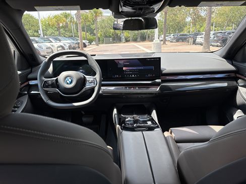 Used 2025 BMW i5 eDrive40i w/ Premium Package image 28
