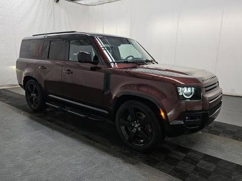 Used 2025 Land Rover Defender 130 X-Dynamic SE image 3