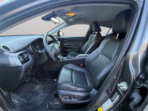 Used 2021 Toyota C-HR Limited image 2