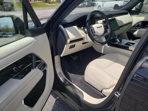 New 2026 Land Rover Range Rover Long Wheelbase SE AWD/4WD image 8
