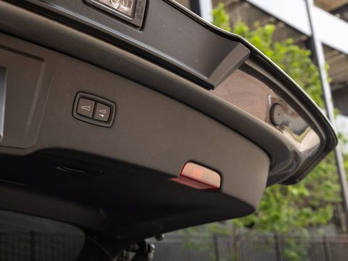 Certified 2025 Porsche Cayenne image 30