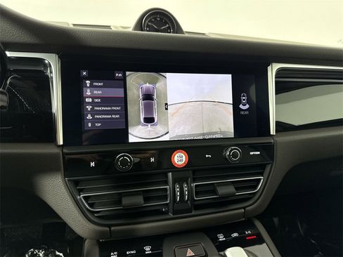 Certified 2023 Porsche Macan image 30