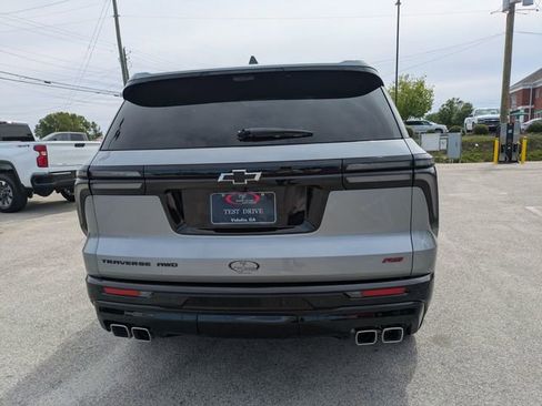 Used 2024 Chevrolet Traverse RS image 5