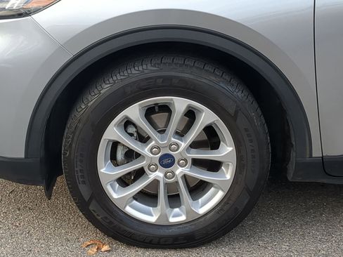 Used 2022 Ford Escape SE w/ Cold Weather Package image 17