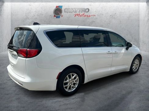 Used 2022 Chrysler Voyager LX FWD image 6