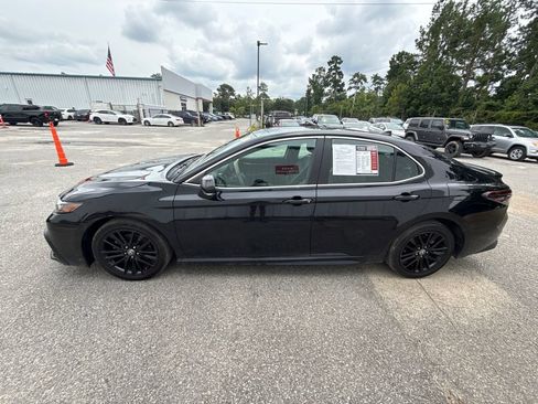 Used 2023 Toyota Camry SE FWD image 5