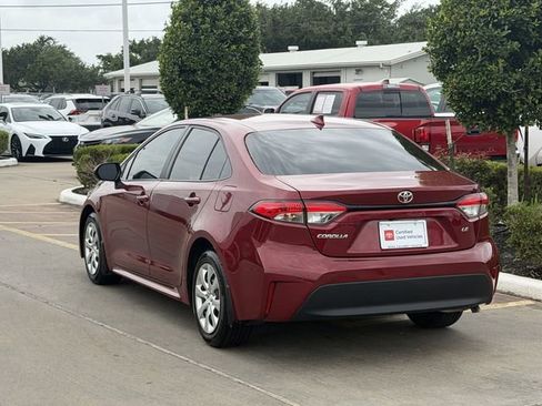 Certified 2025 Toyota Corolla LE FWD image 5