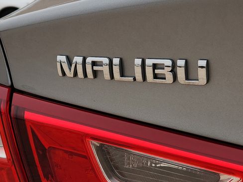 Used 2025 Chevrolet Malibu LT w/ Sport Edition FWD image 8