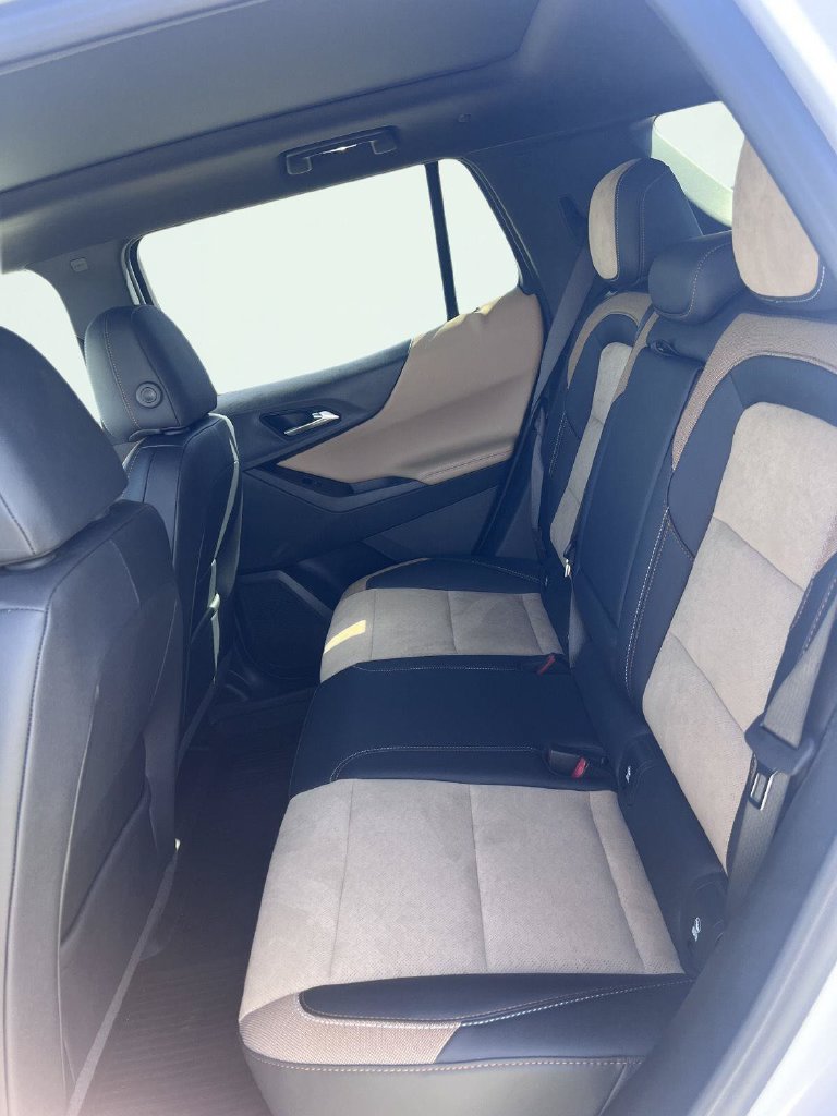 Used 2025 Chevrolet Equinox ACTIV w/ Safety and Technology Package AWD/4WD image 3
