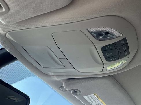 Used 2024 Chrysler Pacifica Limited FWD image 37